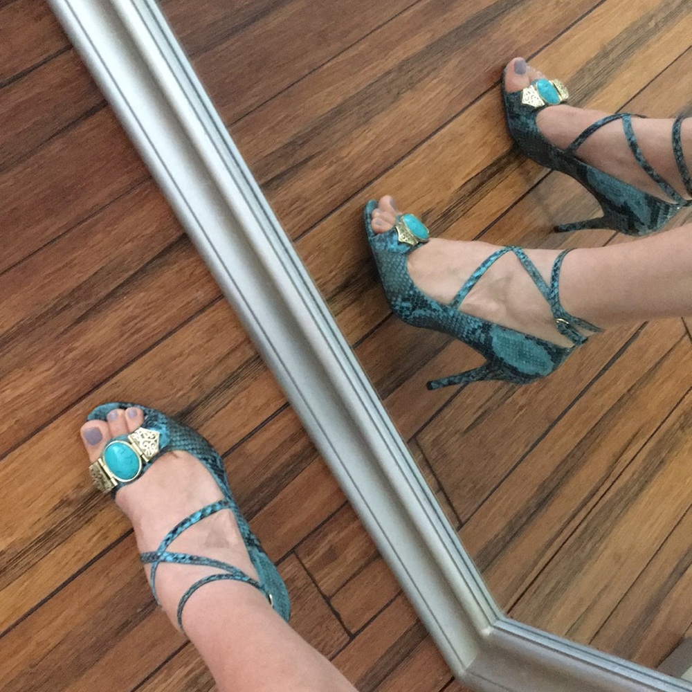 Sexy bcbg generation size 8,5 open toes shoes